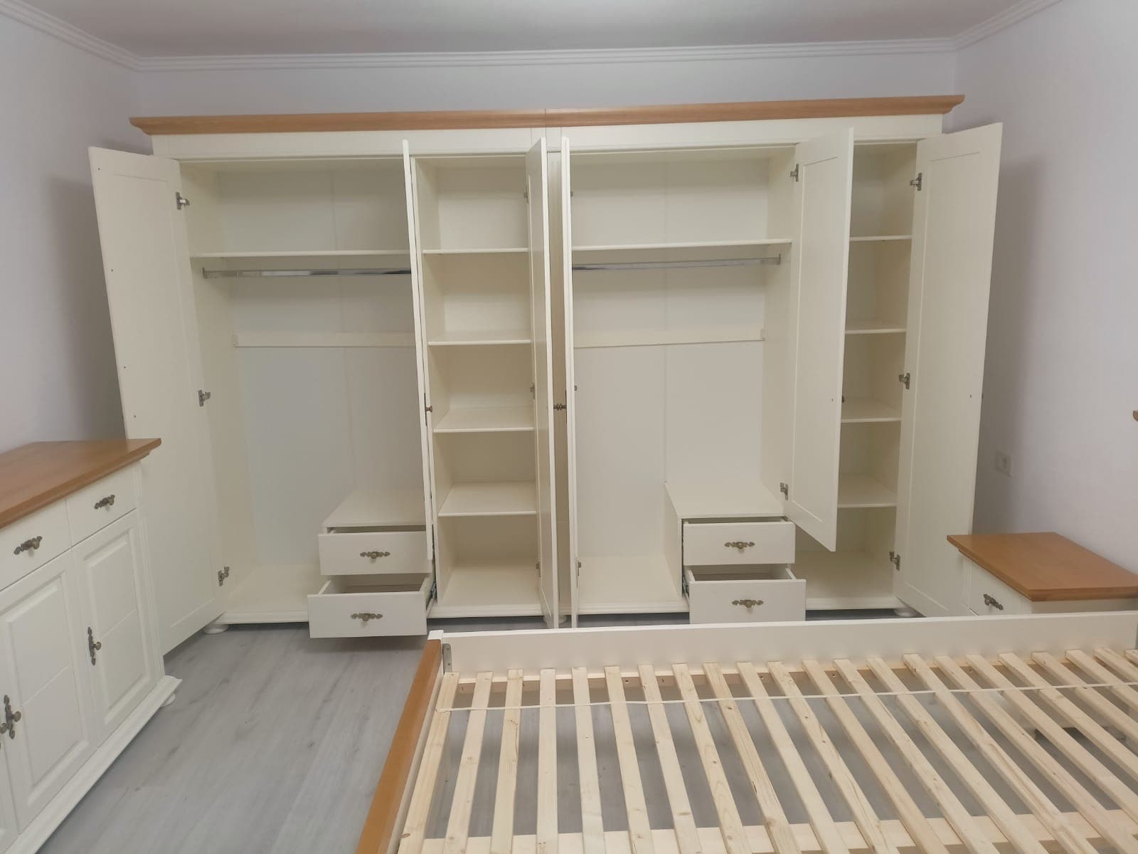 Szafa z litego drewna „Skagen”, 6-drzwiowa z 4 szufladami