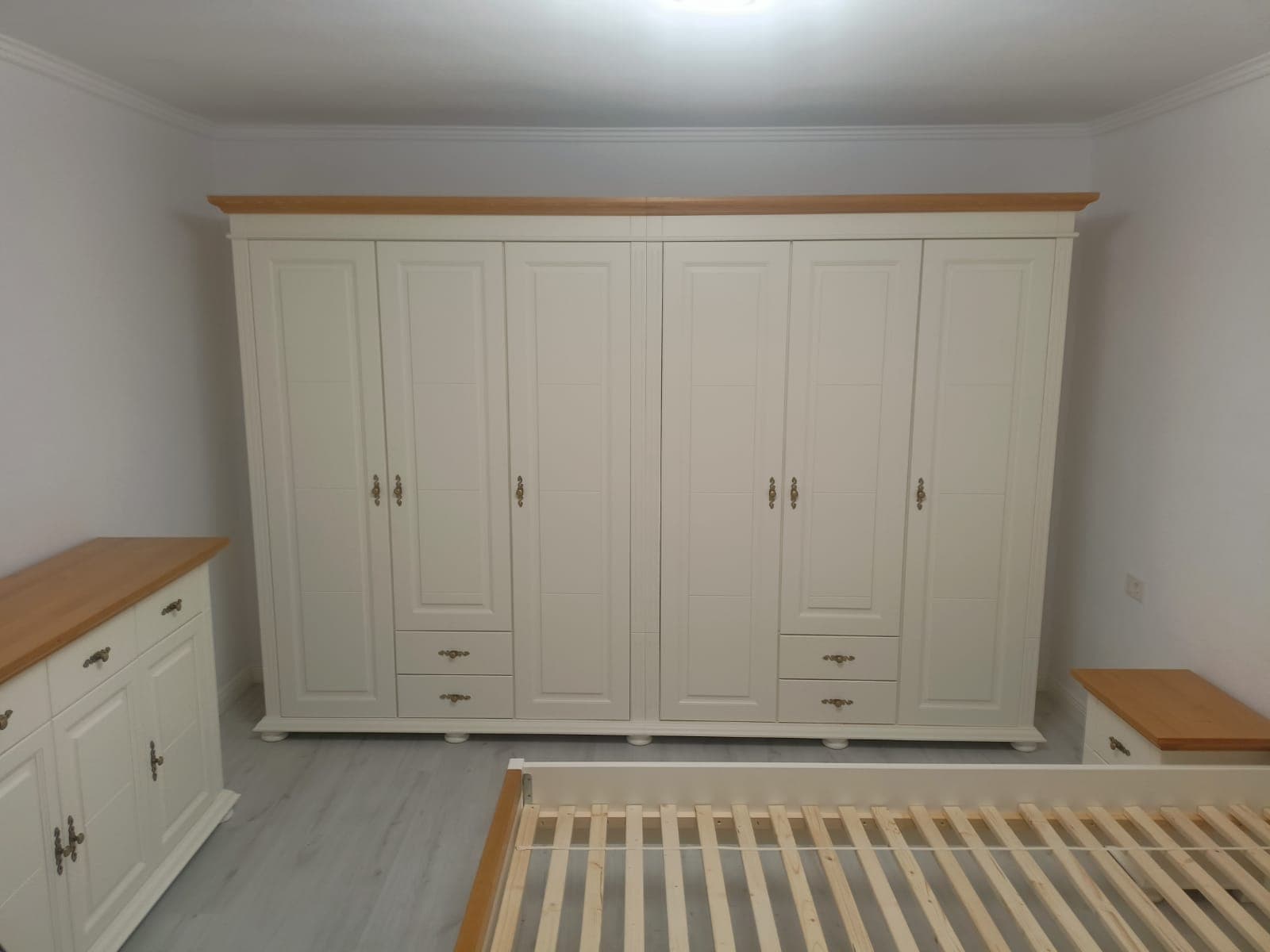 Szafa z litego drewna „Skagen”, 6-drzwiowa z 4 szufladami