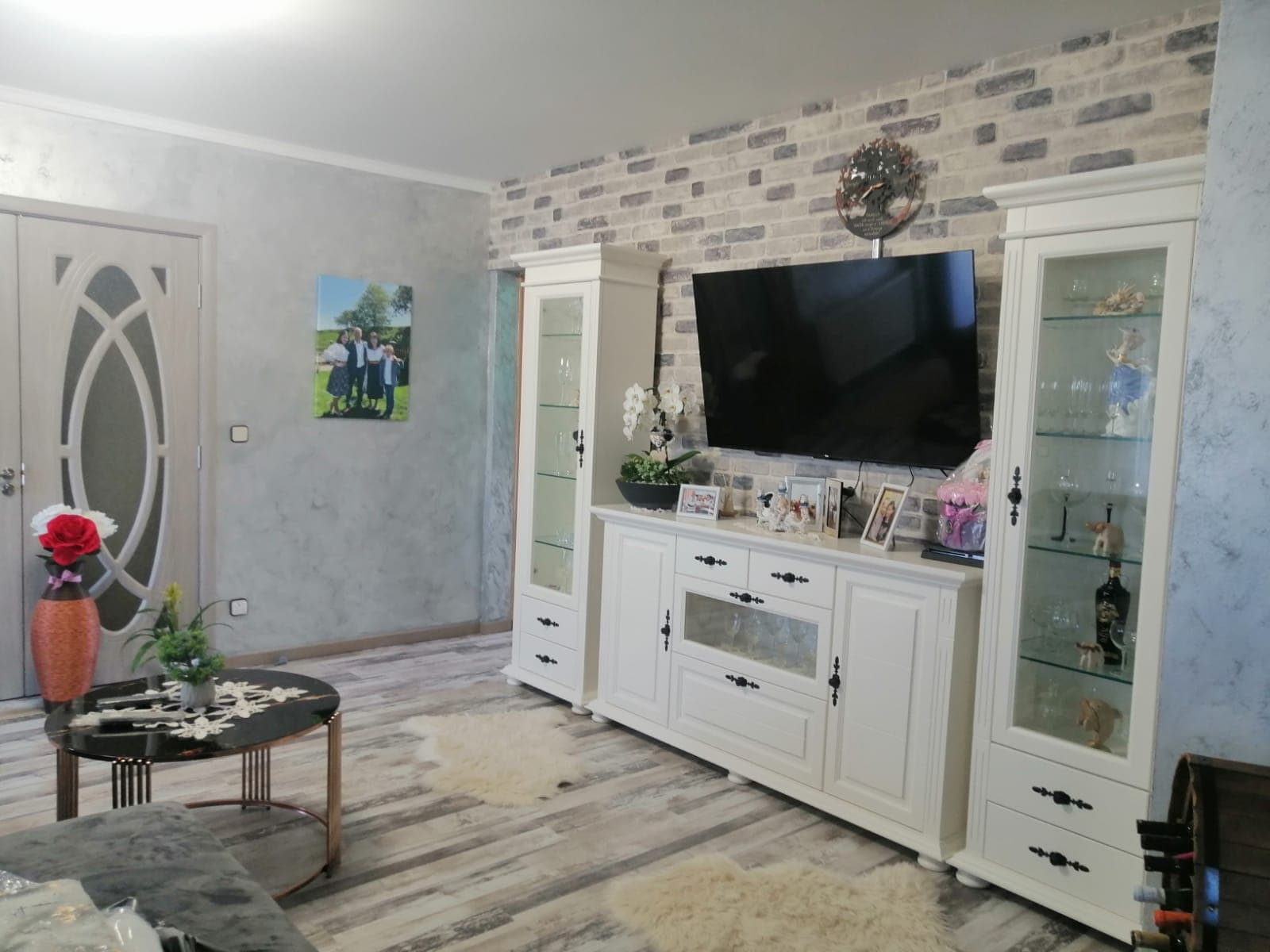 Zestaw do salonu Skagen 5 z litego drewna z witrynami