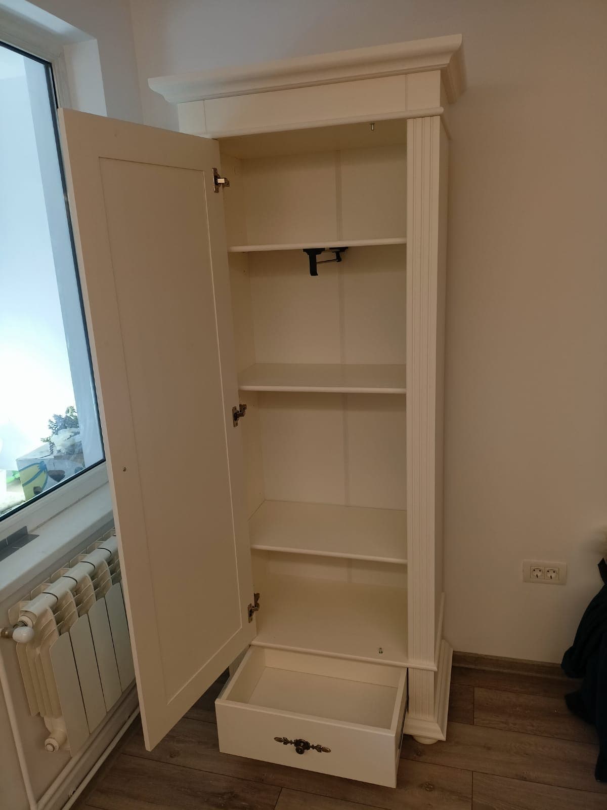 Jednodrzwiowa szafka z lustrem „Skagen” z litego drewna