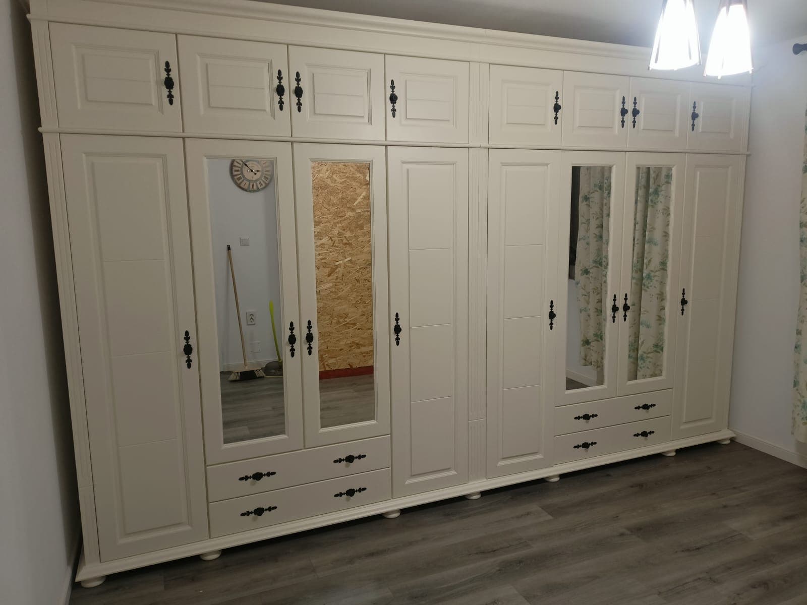Szafa z litego drewna „Skagen”, 8-drzwiowa z 4 szufladami